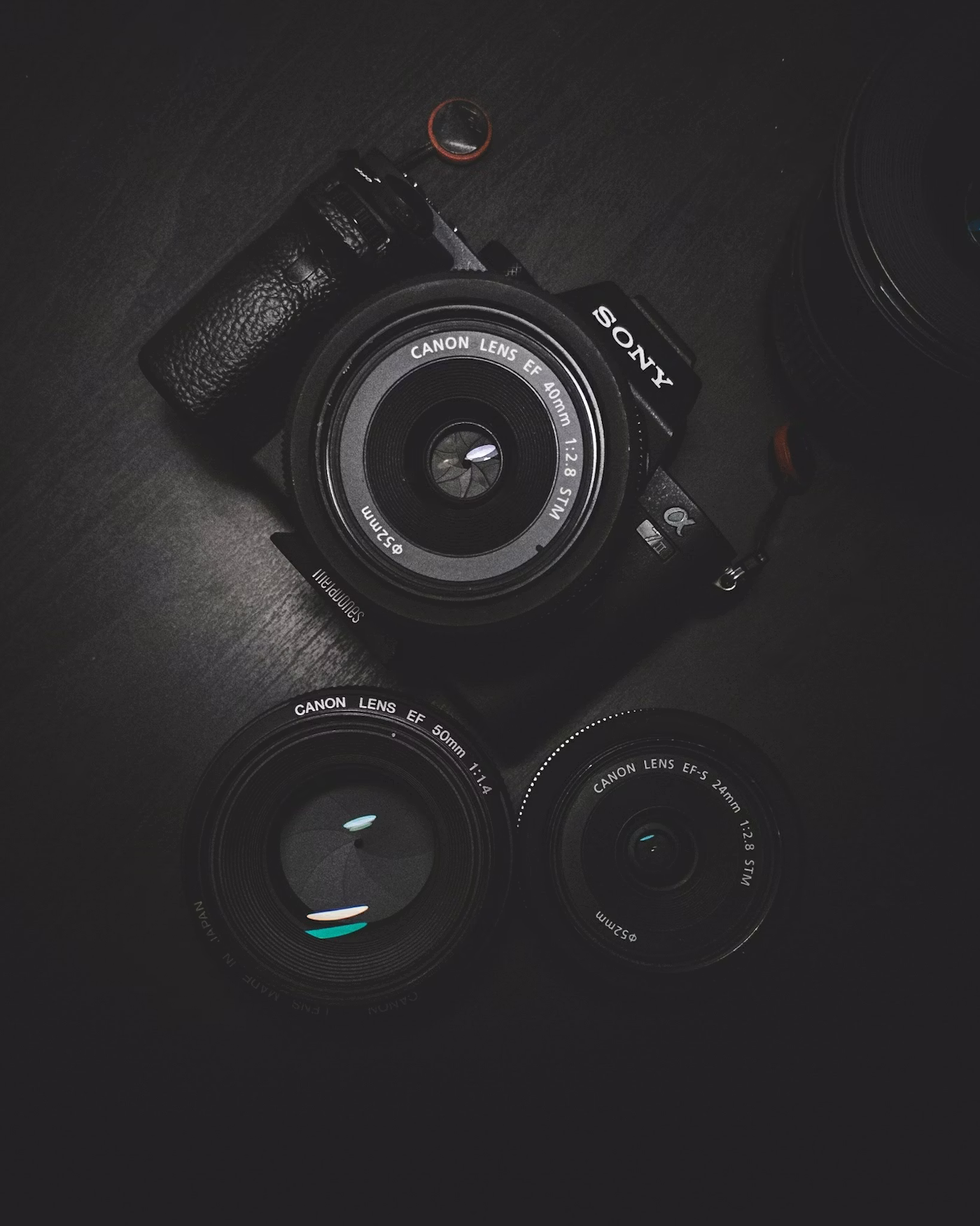Modern mirrorless camera camera buying guide hero image